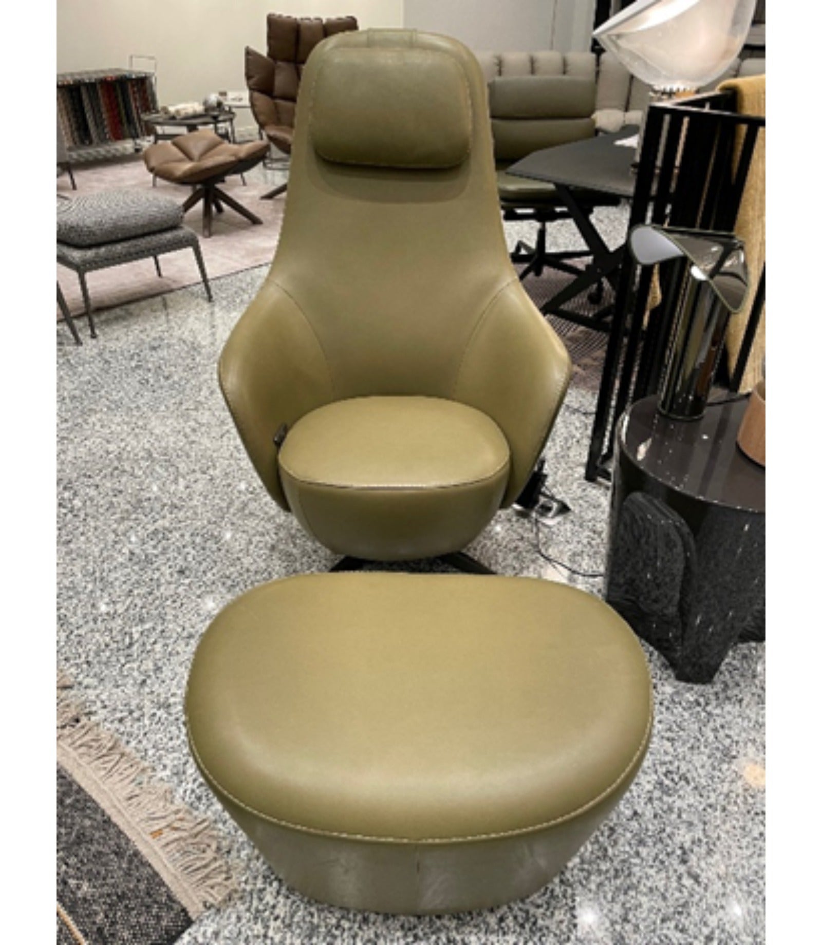 B&B Italia Harbor Laidback lænestol inkl. skammel og nakkepude